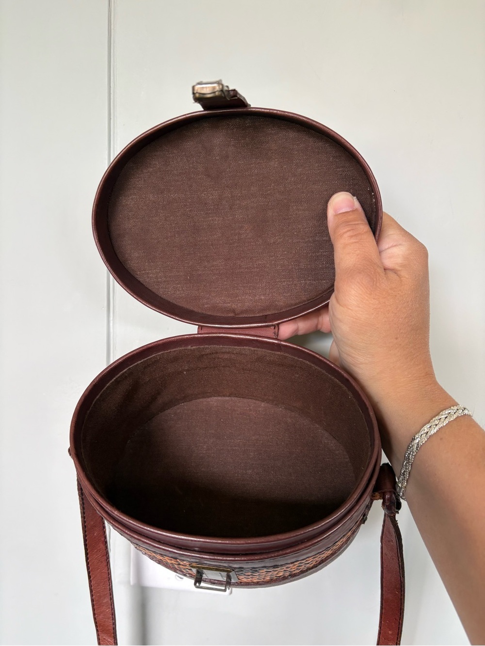 Vintage handwoven rattan and genuine leather box purse 1970s RARE FIND - Picture 7 of 13